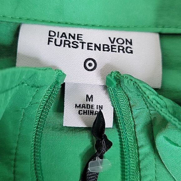 NEW DVF TRAVEL PACKABLE GORGEOUS GREEN WINDBREAKER JACKET MEDIUM M LARGE L NWT - Picture 2 of 10